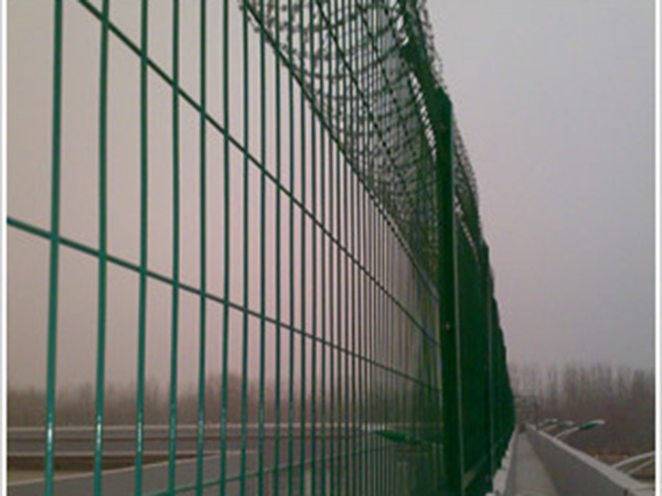 滁州機(jī)場防護(hù)欄圖片4