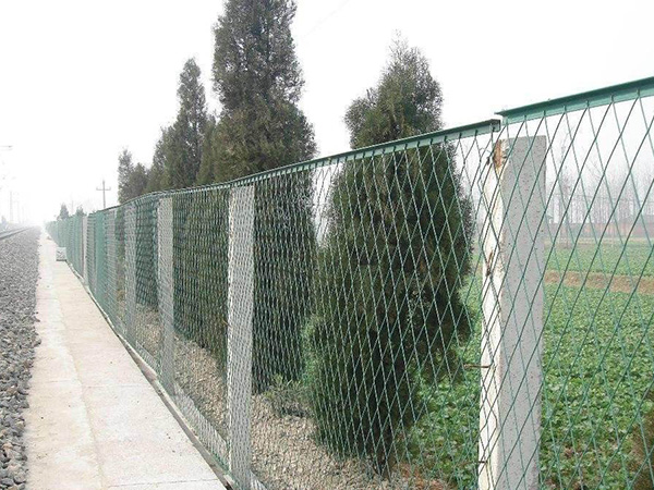 鐵路隔離網(wǎng)圖片4