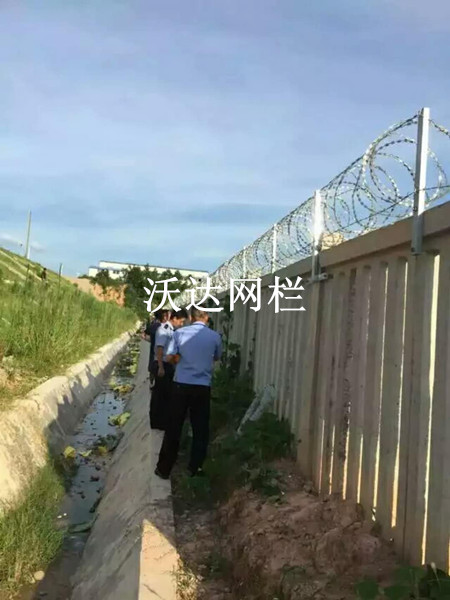 杭州贛鐵路客專刺絲滾籠項目工程圖片4
