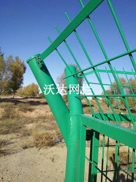 海口內蒙古烏拉特中旗油井護欄網工程圖片3