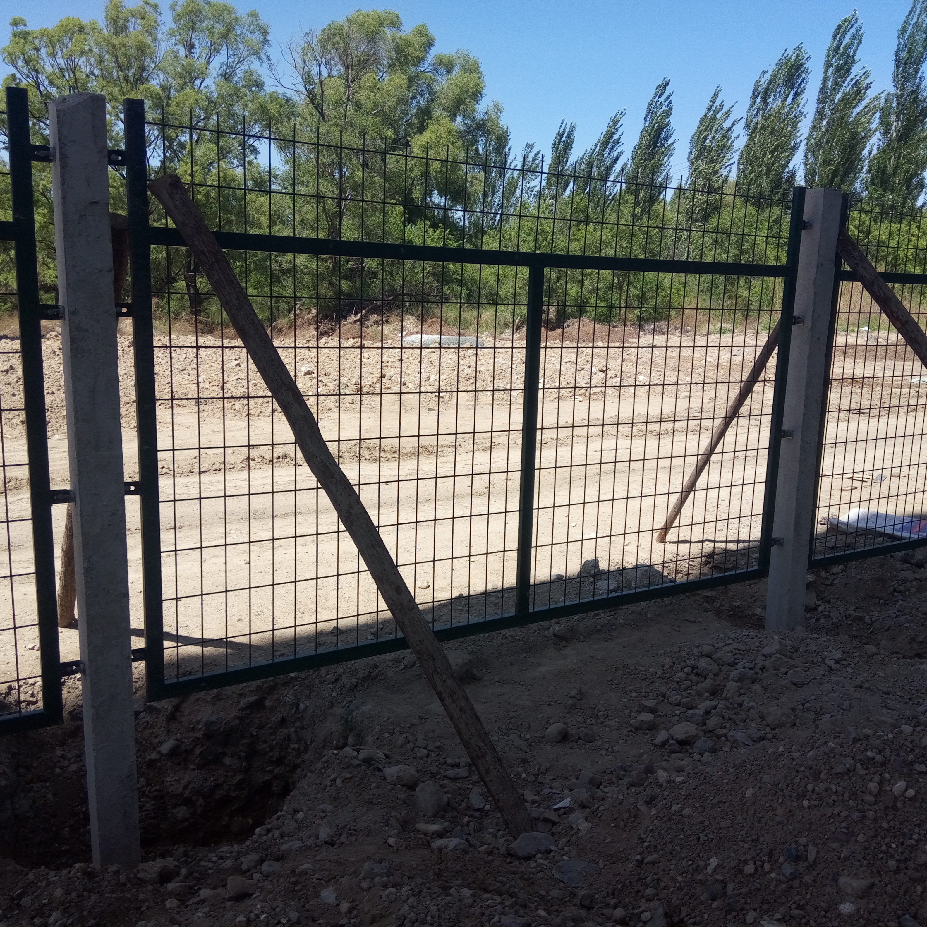 海口鐵路橋下防護柵欄圖片2