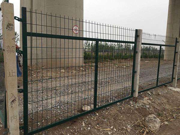 ?？阼F路橋下防護柵欄圖片3