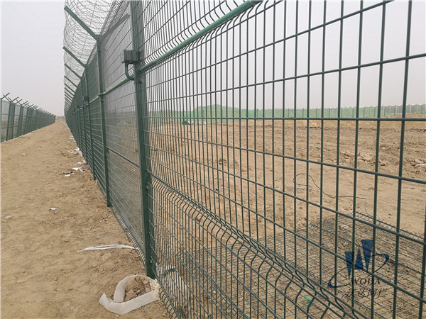 北京大興機(jī)場(chǎng)飛行區(qū)圍界鐵絲網(wǎng)圖片4