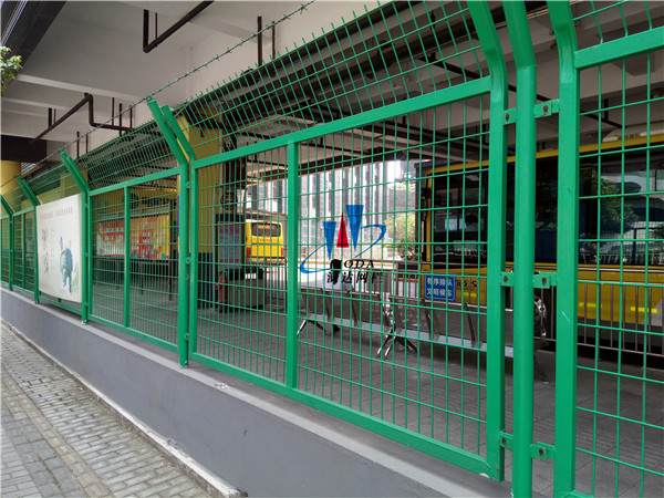 山東框架護(hù)欄網(wǎng)上海嘉定項(xiàng)目工程案例圖片4