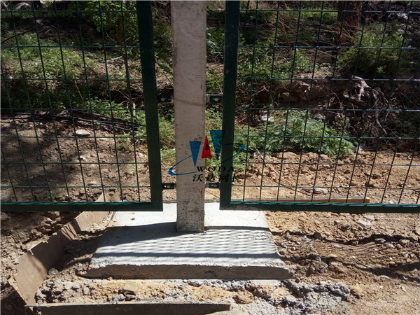 海口鐵路護(hù)欄_金屬柵欄網(wǎng)片工程案例圖片3