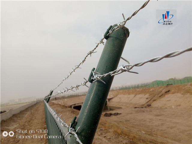 柳州北京大興機(jī)場(chǎng)附近河道護(hù)欄網(wǎng)案例圖片3