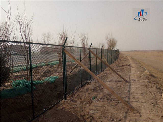 柳州北京大興機(jī)場(chǎng)附近河道護(hù)欄網(wǎng)案例圖片7