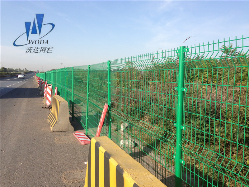 公路護(hù)欄網(wǎng)