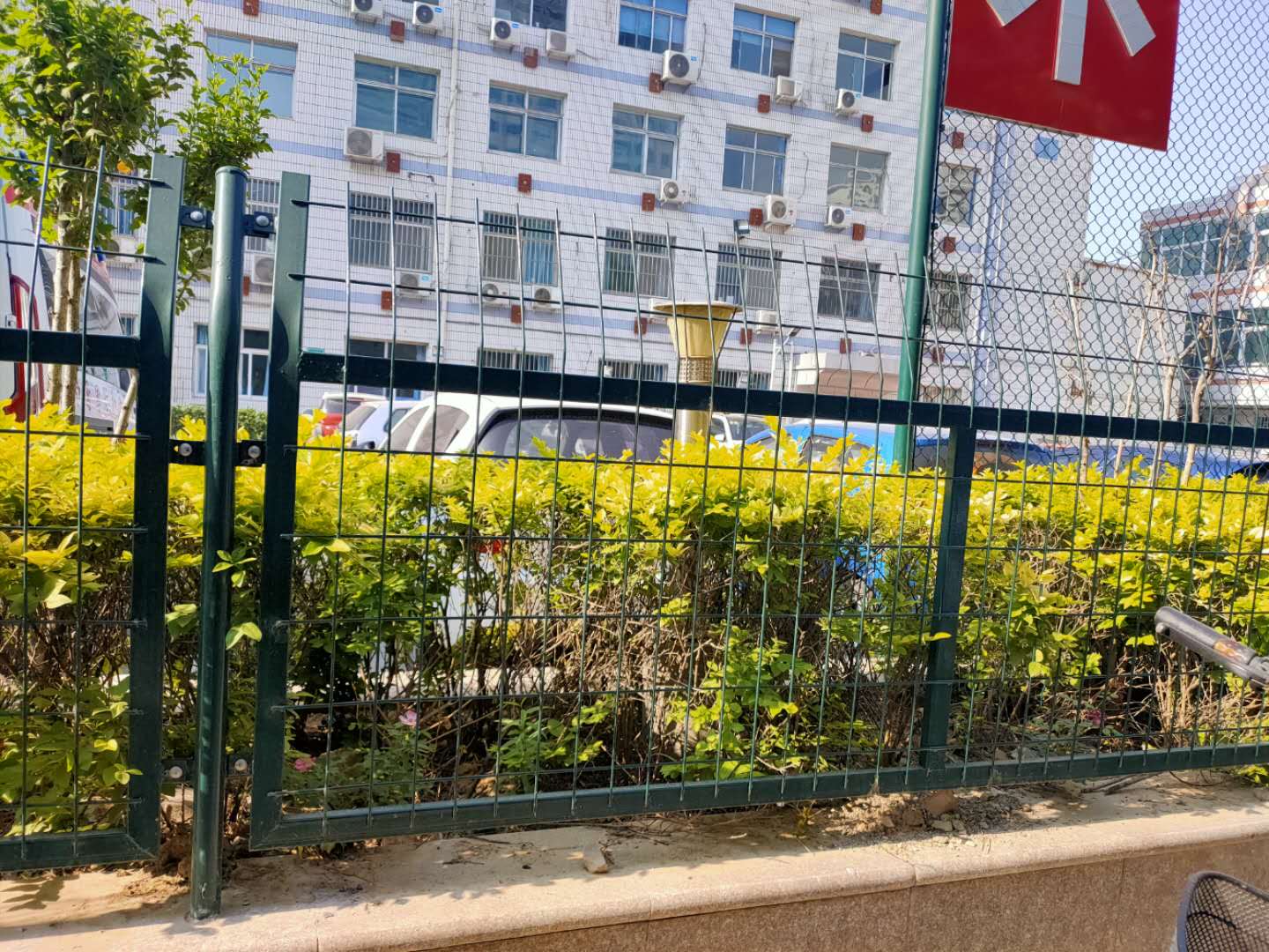 公路護(hù)欄網(wǎng)圖片8