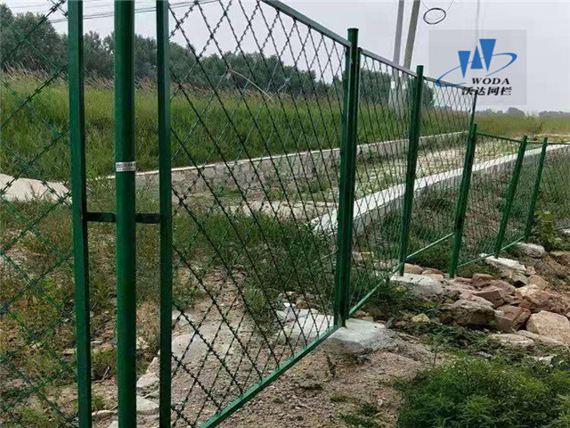 刀片刺網(wǎng)護(hù)欄